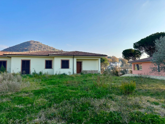 Villa in vendita a Scandriglia