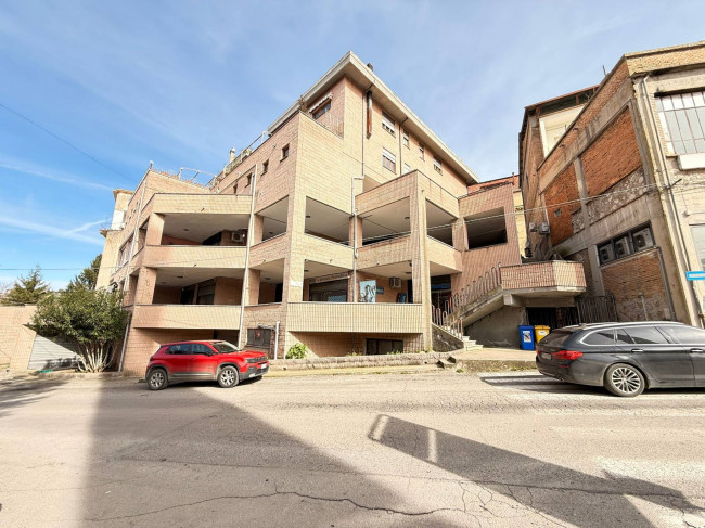 Locale commerciale in vendita a Poggio Mirteto