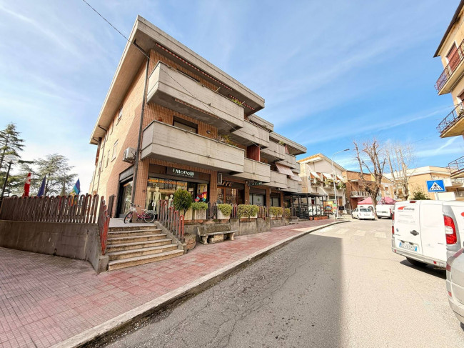 Locale commerciale in vendita a Poggio Mirteto