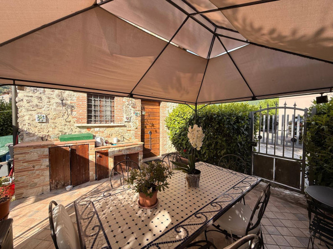 Casa singola in vendita a Castel Sant'Angelo