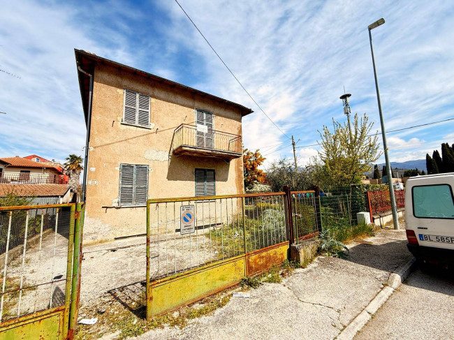 Casa singola in vendita a Rieti
