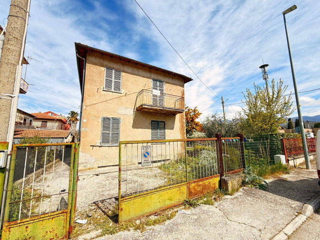 Casa singola in vendita a Rieti