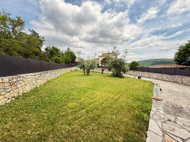 Villa in vendita a Mompeo