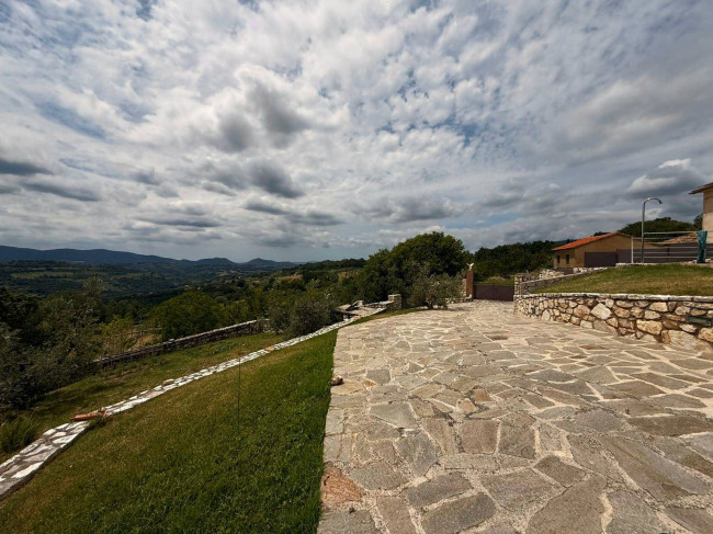 Villa in vendita a Mompeo
