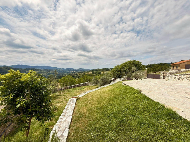Villa in vendita a Mompeo