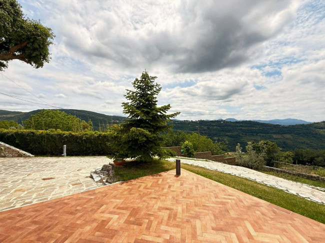 Villa in vendita a Mompeo