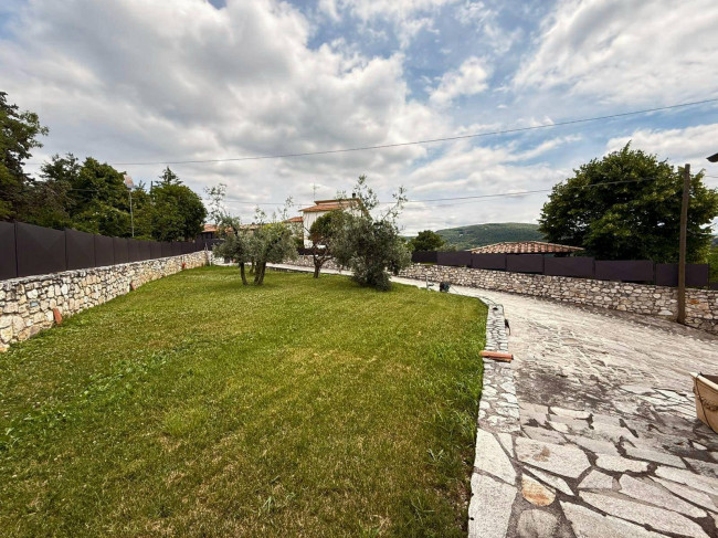 Villa in vendita a Mompeo
