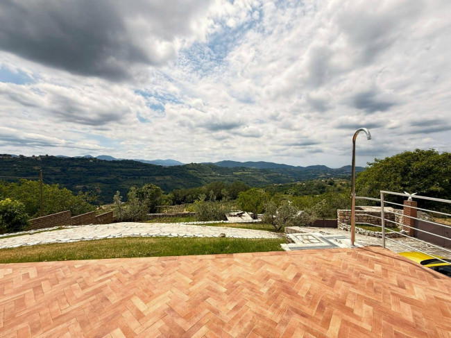 Villa in vendita a Mompeo