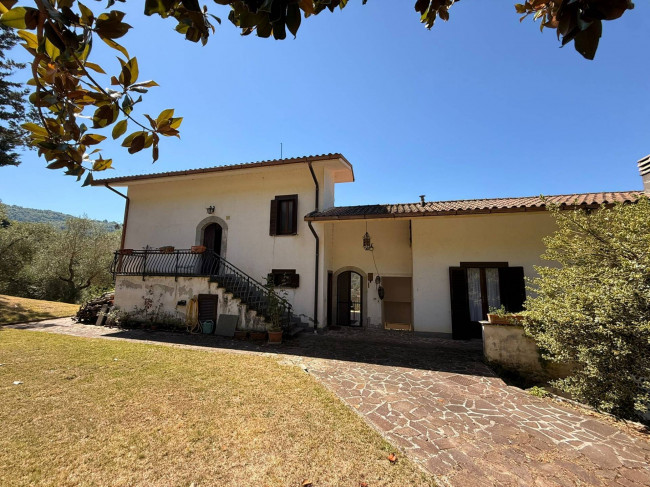 Casa singola in vendita a Borgo Velino