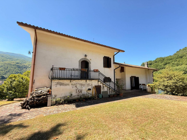 Casa singola in vendita a Borgo Velino