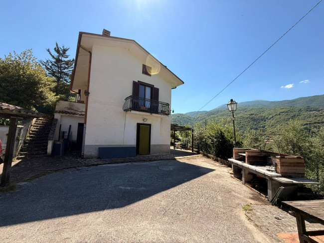 Casa singola in vendita a Borgo Velino