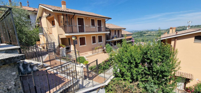 Villette a schiera in vendita a Toffia
