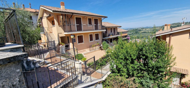 Villette a schiera in vendita a Toffia