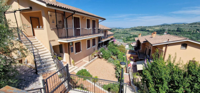 Villette a schiera in vendita a Toffia