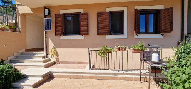 Villette a schiera in vendita a Toffia