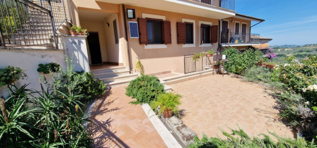 Villette a schiera in vendita a Toffia