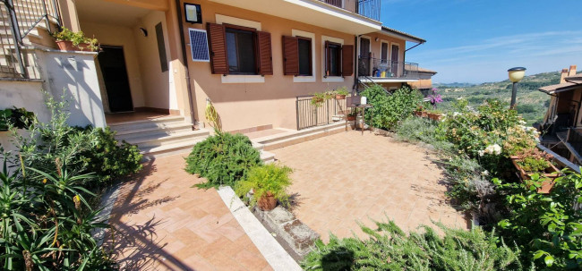 Villette a schiera in vendita a Toffia