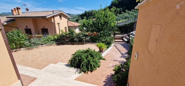 Villette a schiera in vendita a Toffia