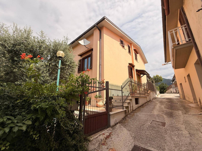 Casa singola in vendita a Cantalice
