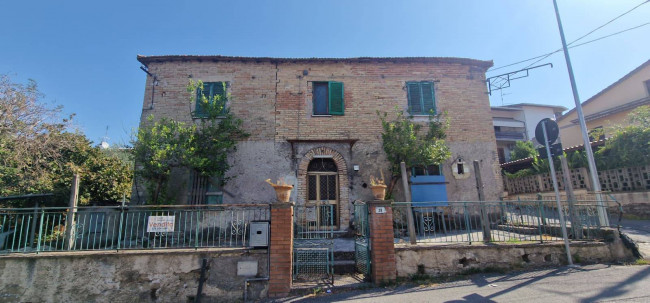 Casa singola in vendita a Fara in Sabina