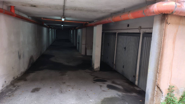 Box o garage in vendita a Acerra