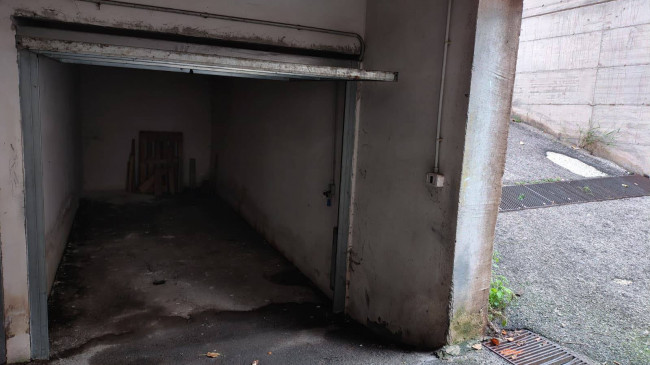 Box o garage in vendita a Acerra
