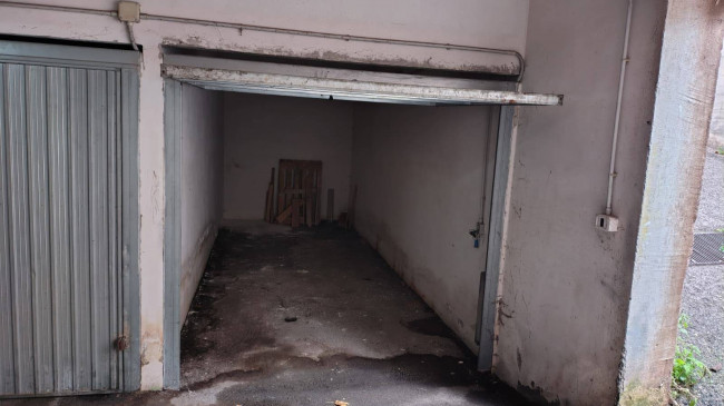 Box o garage in vendita a Acerra