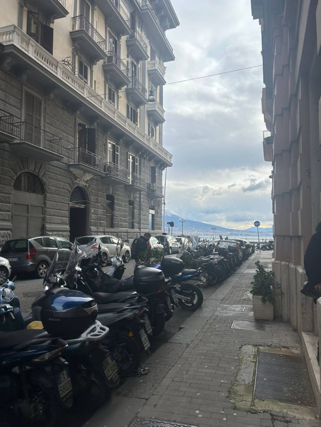 Locale commerciale in affitto a Napoli
