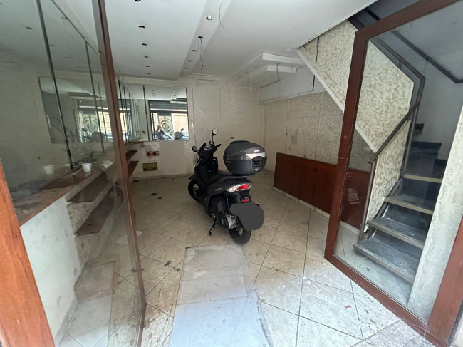 Locale commerciale in affitto a Napoli
