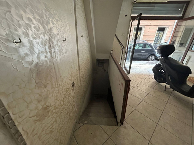Locale commerciale in affitto a Napoli