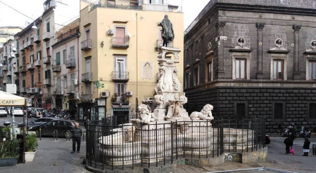 Appartamento in vendita a Napoli
