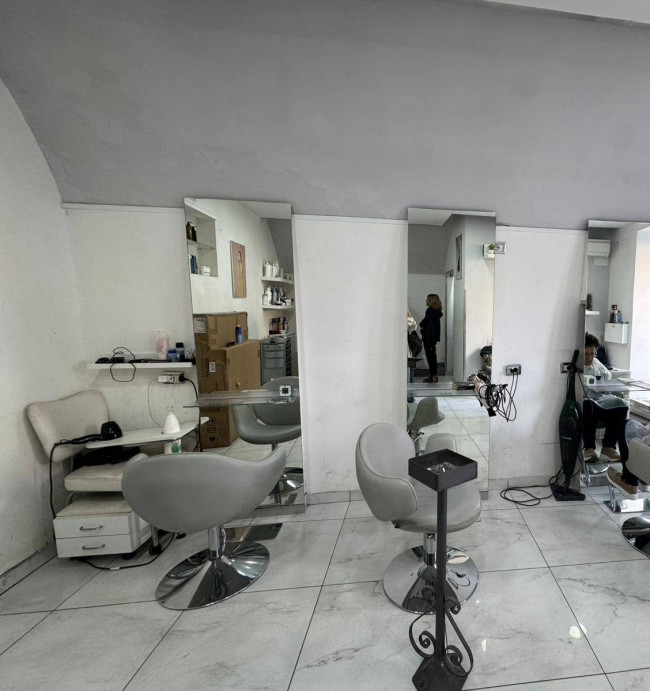 Locale commerciale in vendita a Napoli