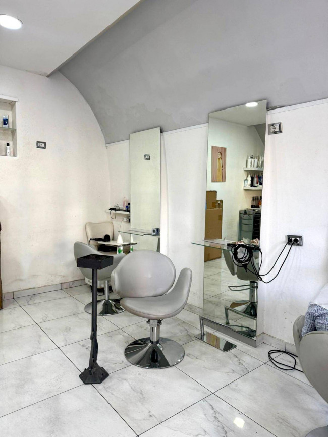 Locale commerciale in vendita a Napoli