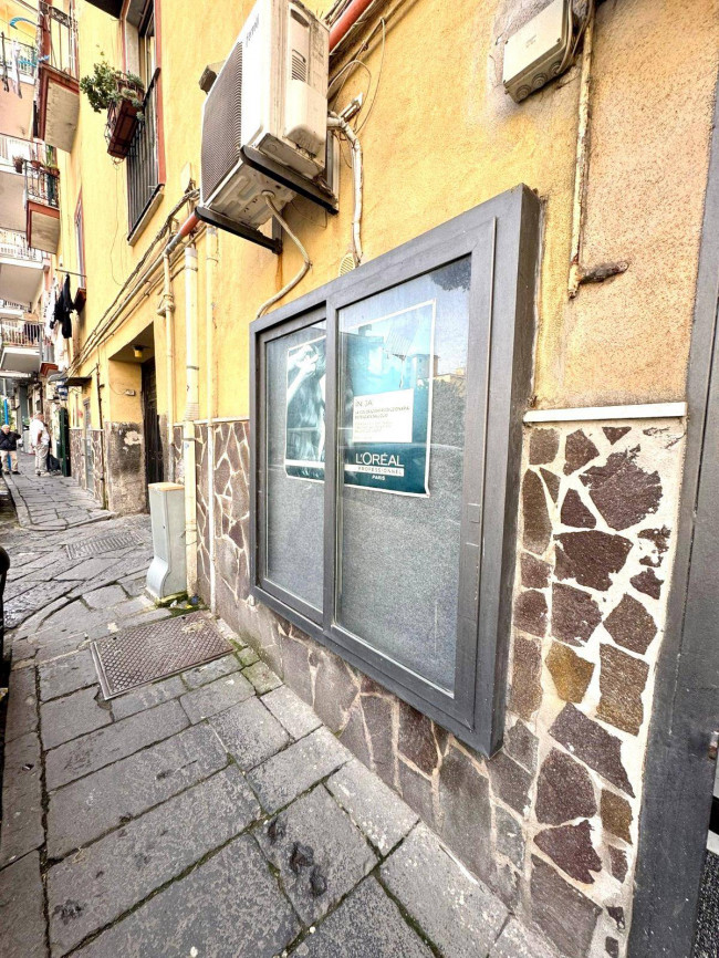 Locale commerciale in vendita a Napoli