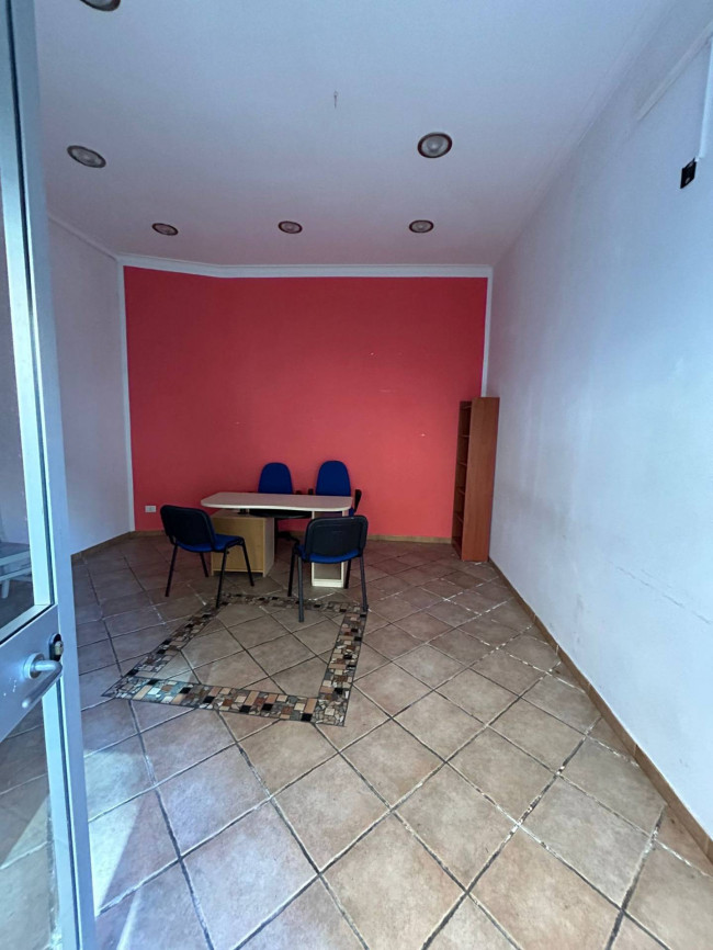 Locale commerciale in vendita a Napoli