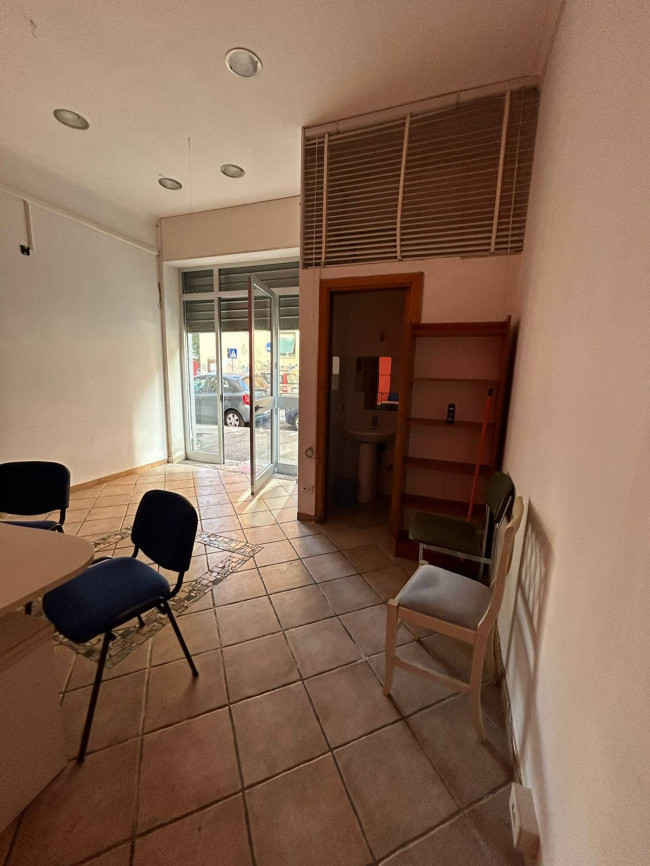 Locale commerciale in vendita a Napoli