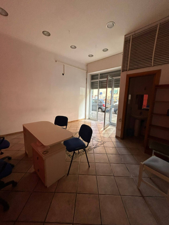 Locale commerciale in vendita a Napoli