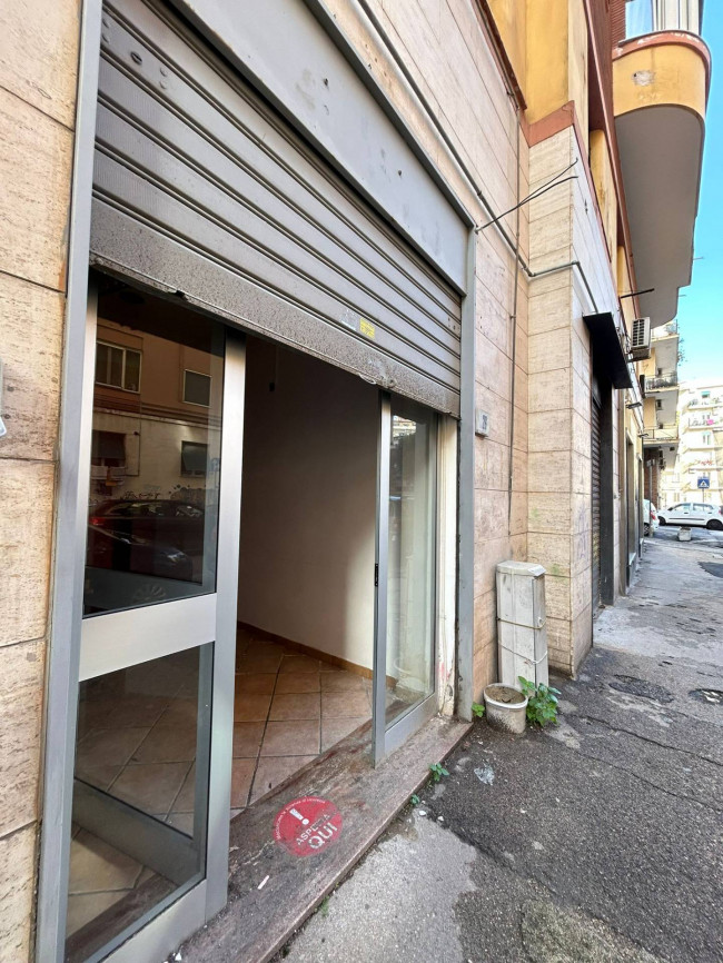 Locale commerciale in vendita a Napoli