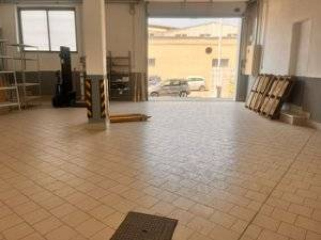 Locale commerciale in affitto a San Giorgio a Cremano