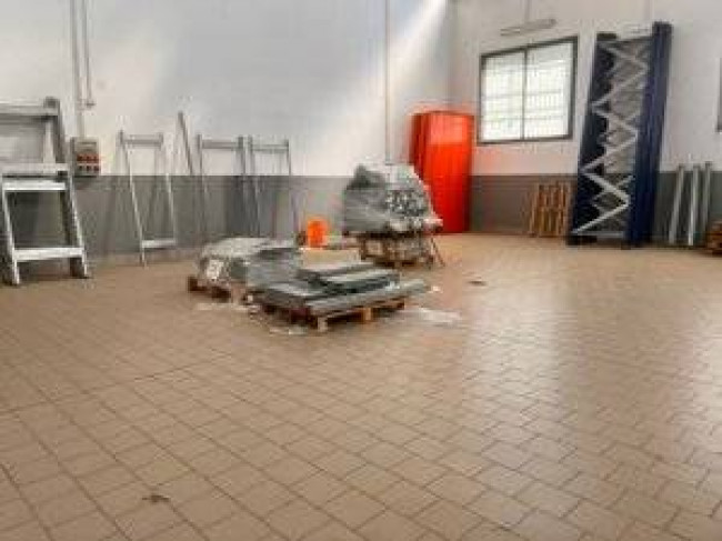 Locale commerciale in affitto a San Giorgio a Cremano