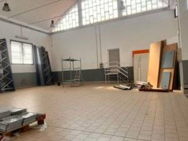Locale commerciale in affitto a San Giorgio a Cremano