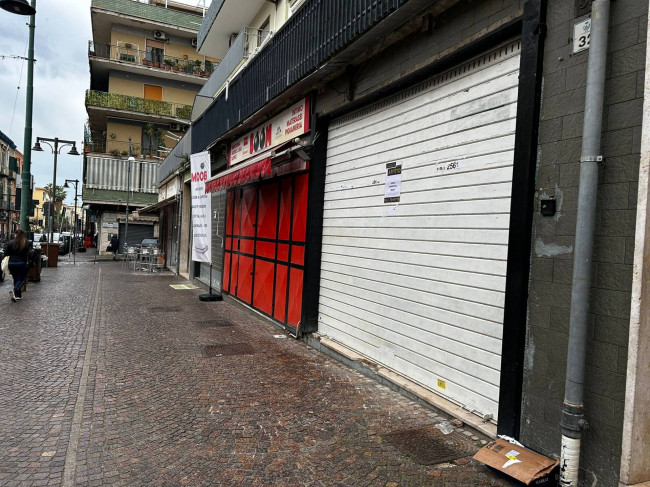 Locale commerciale in vendita a San Giorgio a Cremano