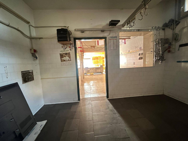 Locale commerciale in affitto a Cardito