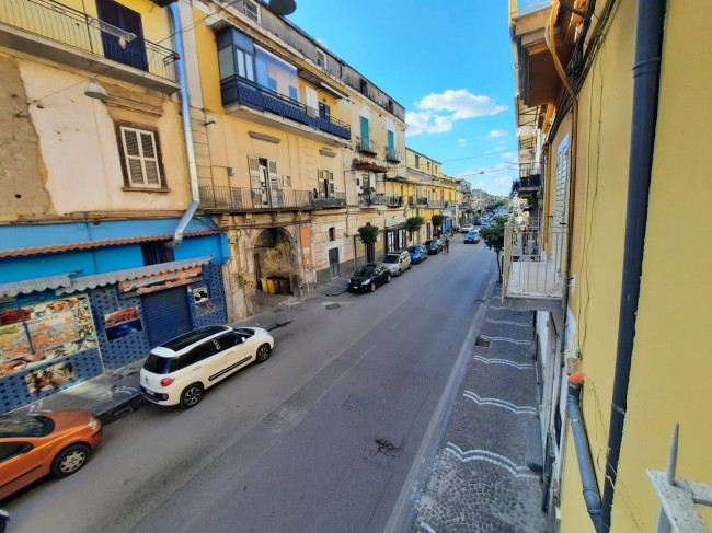 Locale commerciale in affitto a Acerra