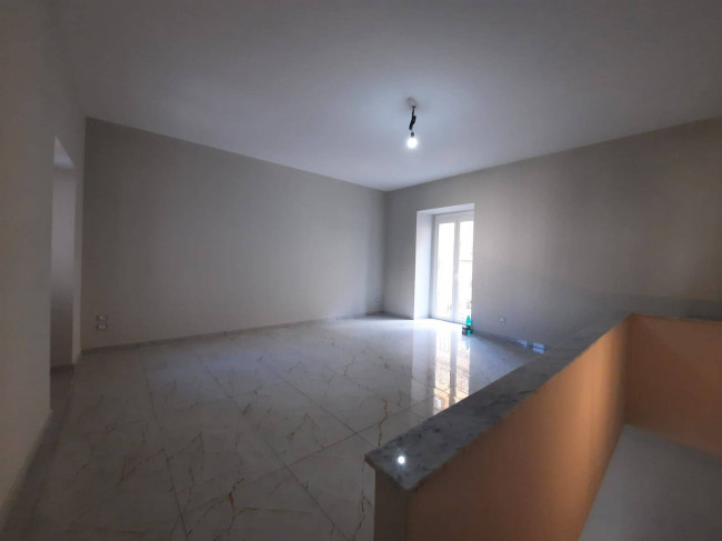 Locale commerciale in affitto a Acerra