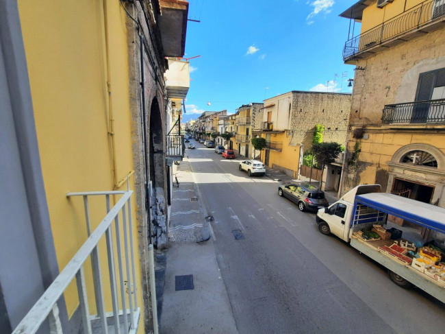 Locale commerciale in affitto a Acerra