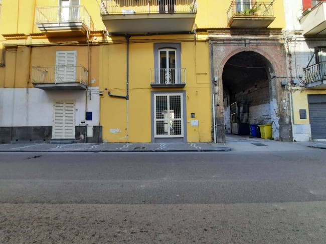 Locale commerciale in affitto a Acerra