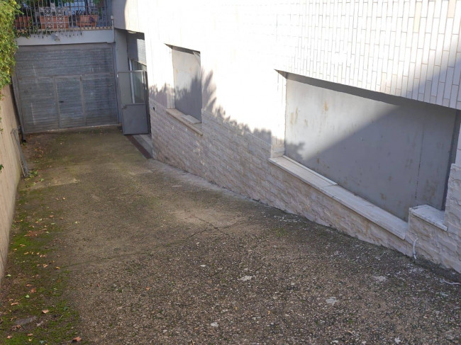 Locale commerciale in affitto a Roma