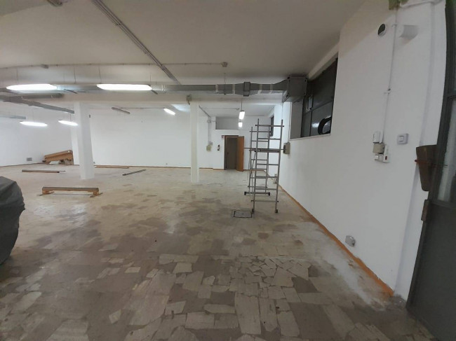 Attività commerciale in affitto a Roma