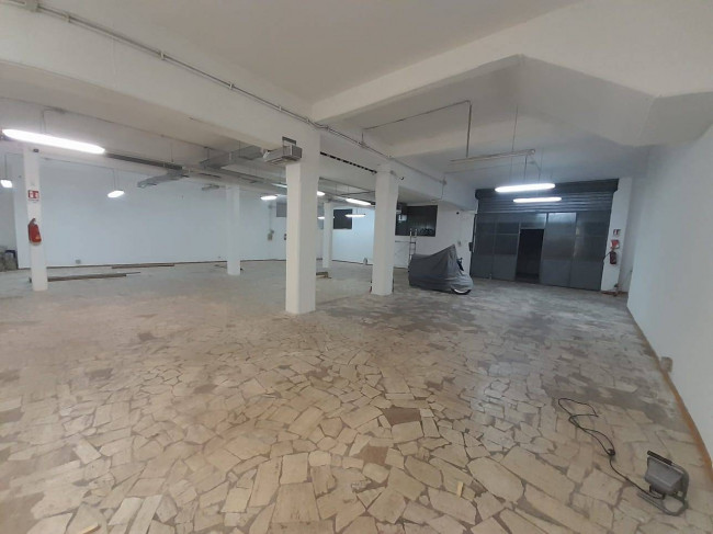 Attività commerciale in affitto a Roma